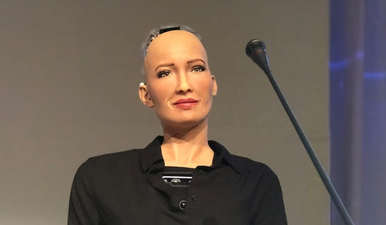 “Cualquier inteligencia artificial que facilite la productividad es un beneficio para todos”: robot Sophia